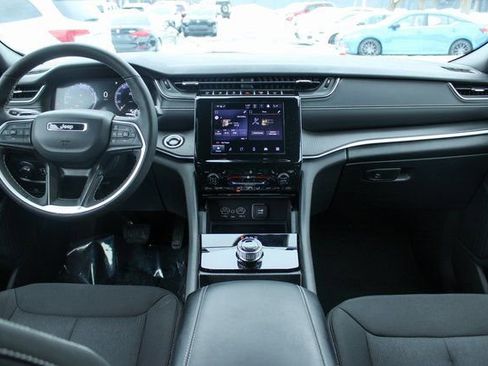 Used 2025 Jeep Grand Cherokee Laredo w/ Luxury Tech Group I image 16