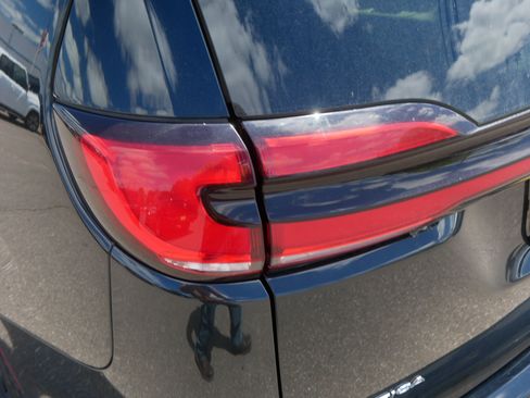 Used 2021 Chrysler Pacifica Touring-L FWD image 17