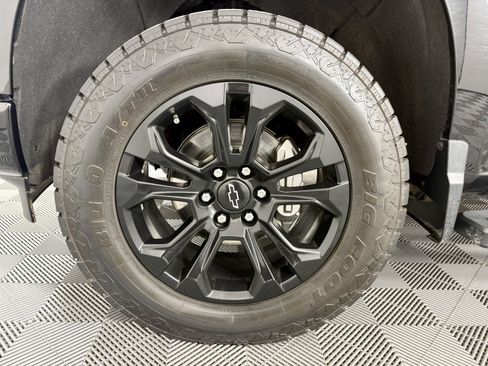 Used 2022 Chevrolet Silverado 1500 High Country w/ Technology Package image 6