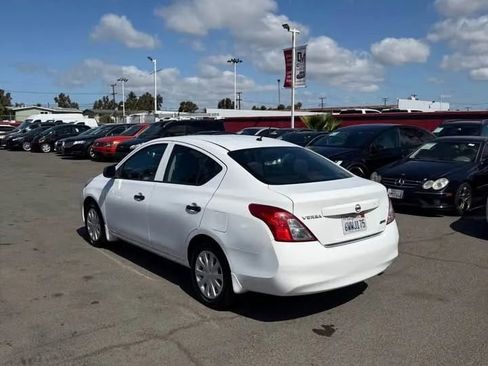 Used 2012 Nissan Versa S w/ Cruise Control Pkg FWD image 5