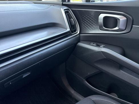 Used 2024 Kia Sorento LX image 29