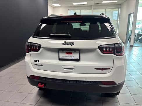 Used 2024 Jeep Compass Trailhawk AWD/4WD image 4