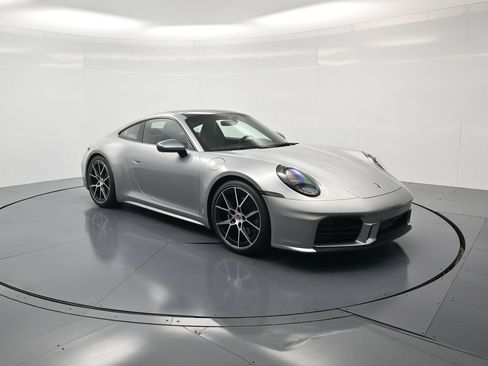 Used 2025 Porsche 911 Carrera T RWD image 32