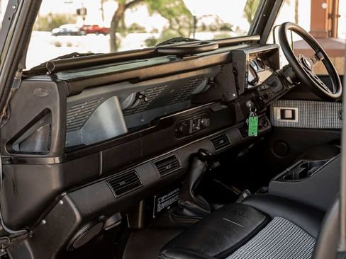 Used 1991 Land Rover Defender 110 image 35