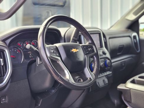 Used 2021 Chevrolet Silverado 1500 LT AWD/4WD image 17