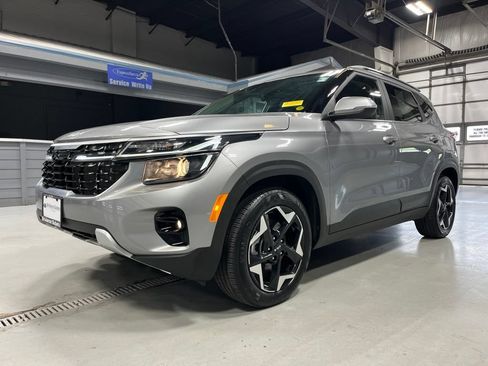 Used 2024 Kia Seltos EX AWD/4WD image 3
