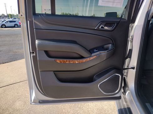 Used 2018 Chevrolet Suburban Premier AWD/4WD image 31