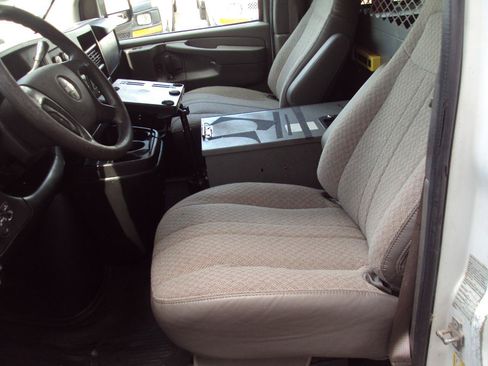 Used 2014 Chevrolet Express 1500 AWD image 23