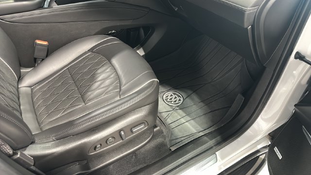 Used 2022 Buick Enclave Avenir w/ Avenir Technology Package AWD/4WD image 37