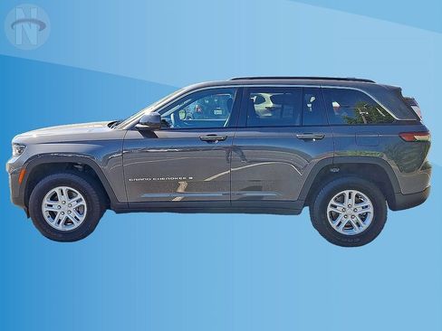 Used 2024 Jeep Grand Cherokee Laredo w/ Luxury Tech Group I AWD/4WD image 5