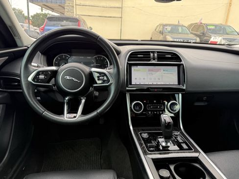 Used 2020 Jaguar XE S RWD image 13