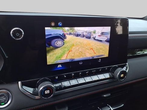 Used 2024 Chevrolet Colorado Z71 w/ Z71 Convenience Package 2 image 25