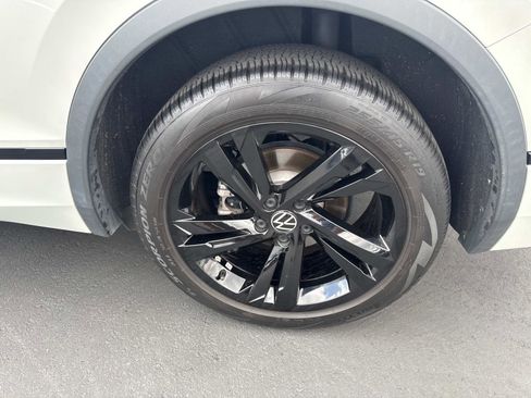 Certified 2023 Volkswagen Tiguan SE R-Line image 6
