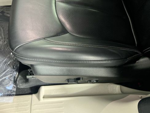 Used 2023 Chrysler Pacifica Touring-L FWD image 13