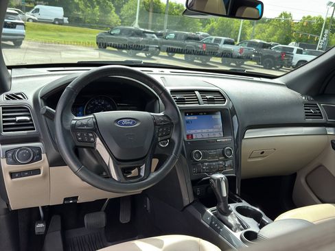 Used 2019 Ford Explorer XLT w/ Equipment Group 202A FWD image 20