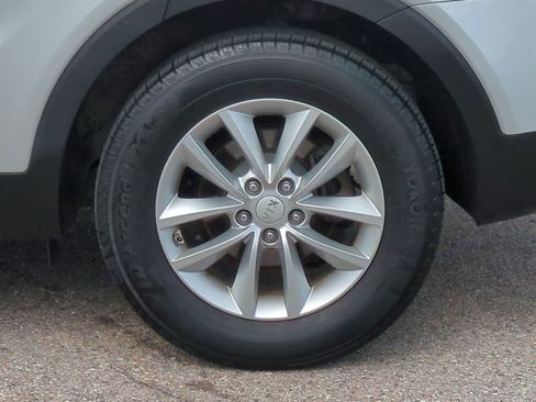 Used 2017 Kia Sorento FWD image 12