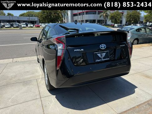Used 2018 Toyota Prius Two w/ Prius Two Safety Plus Package FWD image 5