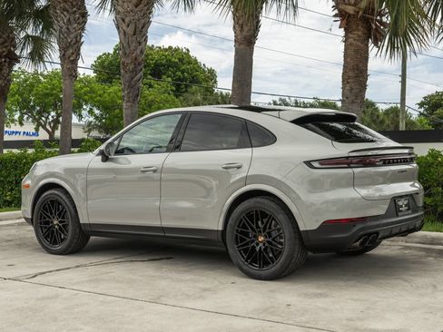 Used 2025 Porsche Cayenne Coupe AWD/4WD image 4