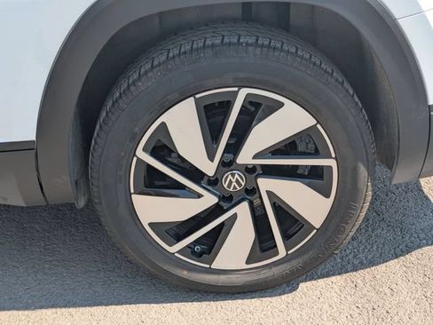 Used 2024 Volkswagen Atlas SE AWD/4WD image 25