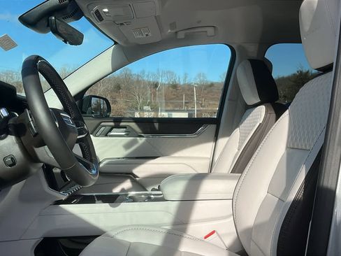 Used 2025 GMC Acadia Denali w/ Super Cruise Package image 10