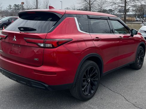 Used 2024 Mitsubishi Outlander SE Black Edition image 8