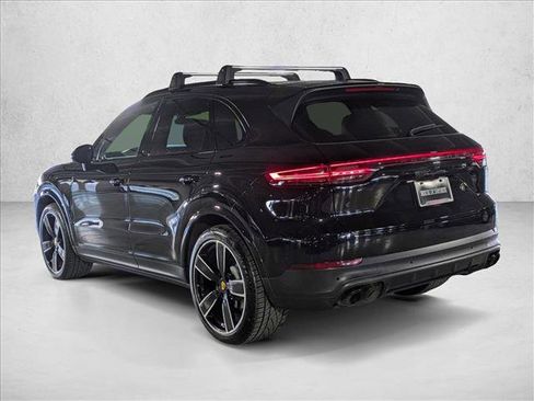 Used 2023 Porsche Cayenne Platinum Edition image 8