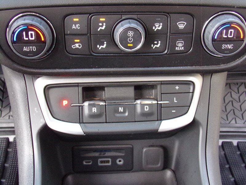 Used 2024 GMC Terrain SLT AWD/4WD image 29