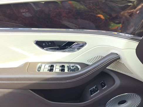 Used 2020 Bentley Flying Spur W12 image 3