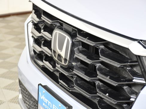 Certified 2025 Honda Pilot Touring image 11