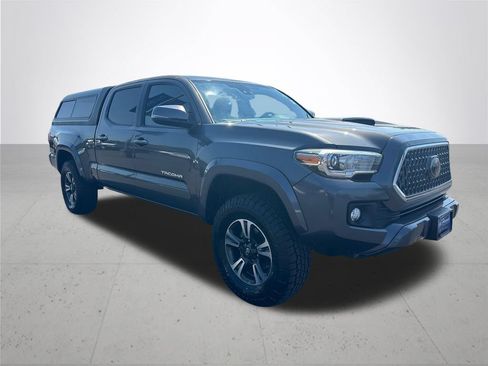 Used 2018 Toyota Tacoma TRD Sport AWD/4WD image 5