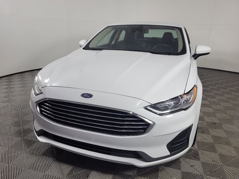 Used 2020 Ford Fusion SE FWD image 15