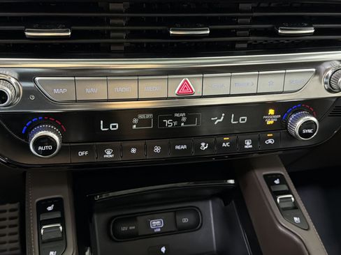 Used 2022 Kia Telluride SX w/ Towing Package FWD image 24