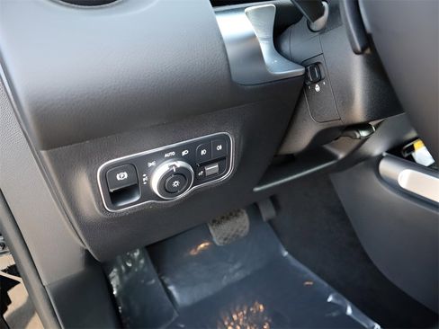 New 2026 Mercedes-Benz GLB 250 4MATIC image 35