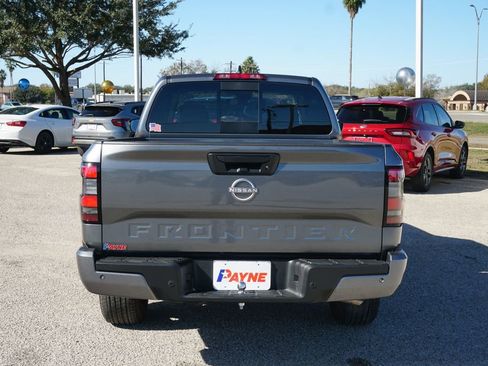 Used 2025 Nissan Frontier SV image 8