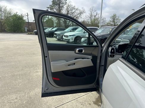 Used 2022 Kia Sorento SX image 11