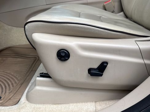 Used 2018 Jeep Grand Cherokee Overland AWD/4WD image 13