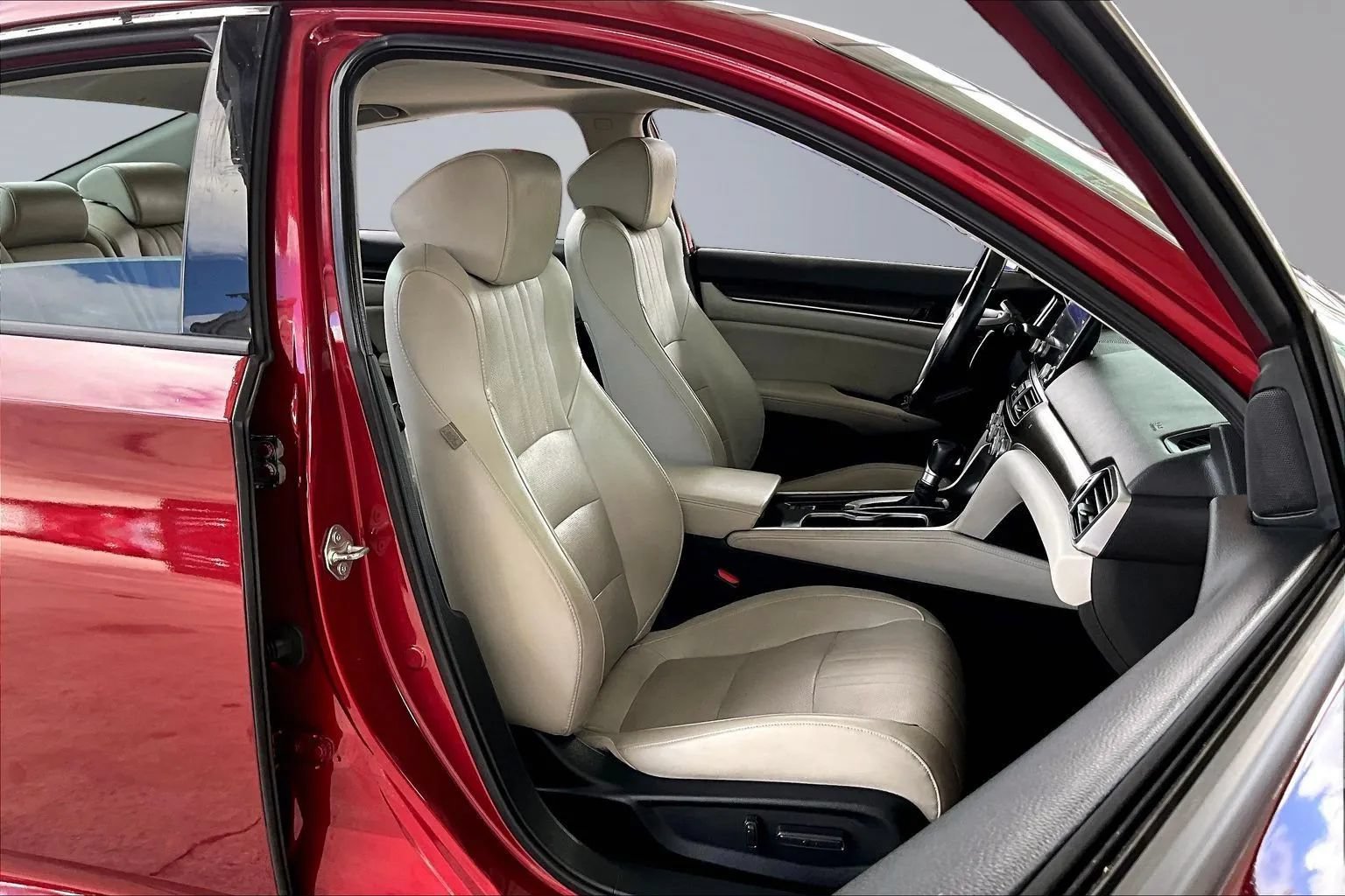 Used 2018 Honda Accord Touring image 26