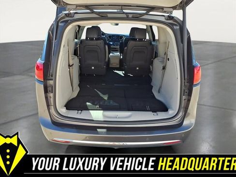 Used 2020 Chrysler Pacifica Touring-L Plus image 24