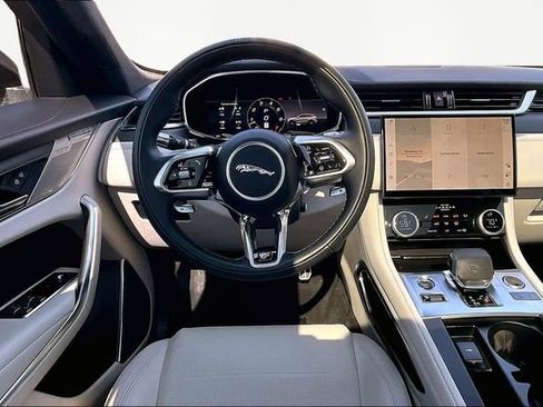 Used 2022 Jaguar F-PACE SVR image 5