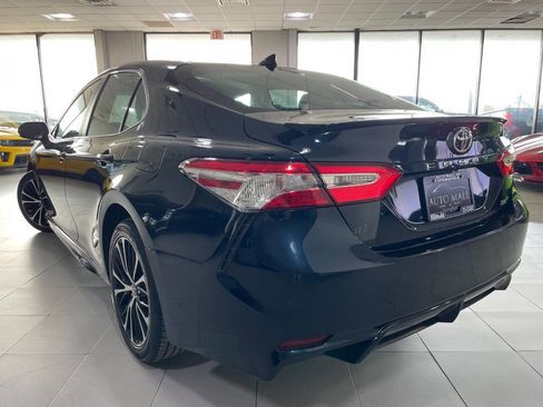 Used 2020 Toyota Camry SE image 5