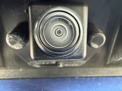 Used 2022 Nissan Rogue SV image 9