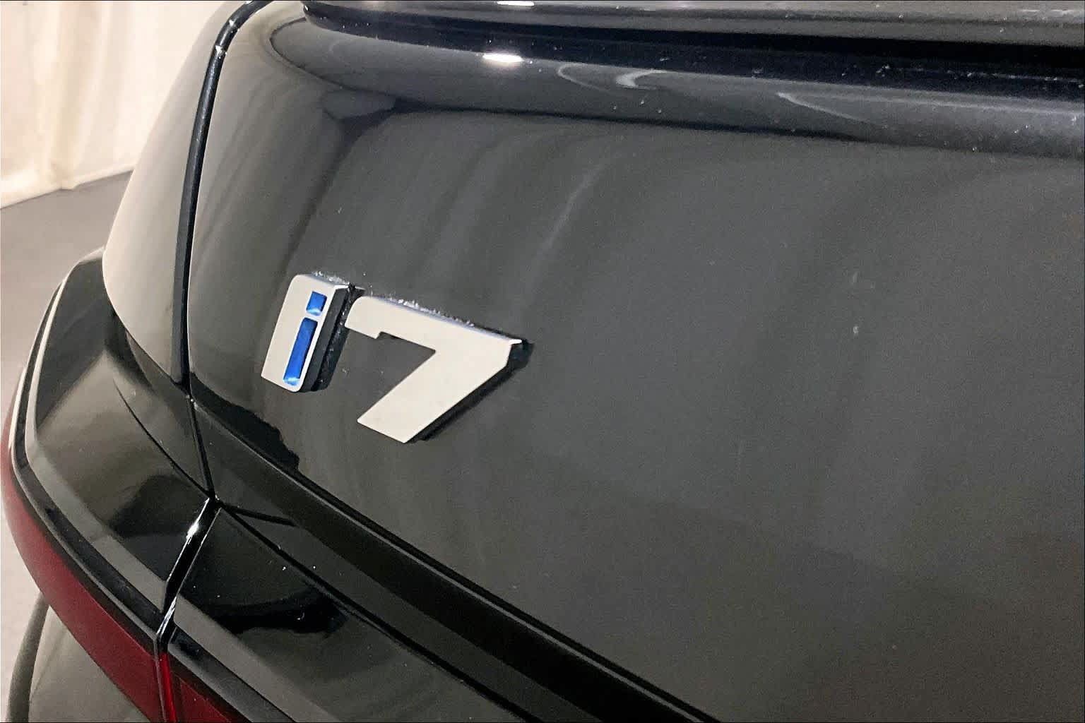 Used 2023 BMW i7 xDrive60 AWD/4WD image 9