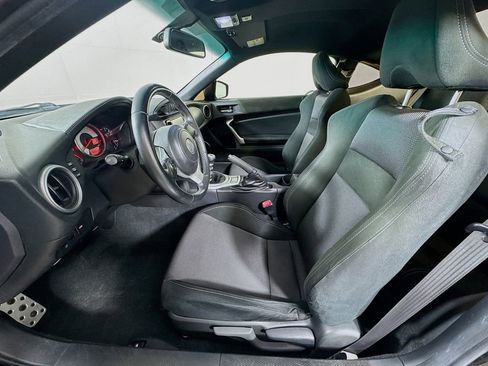 Used 2018 Toyota 86 image 23