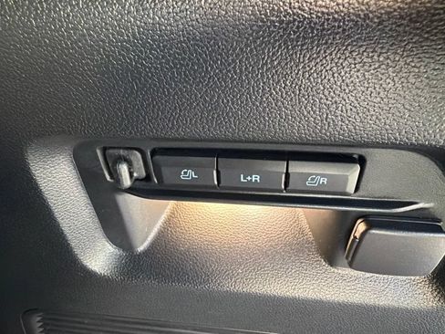 Used 2022 Ford Explorer Platinum w/ Equipment Group 601A AWD/4WD image 21