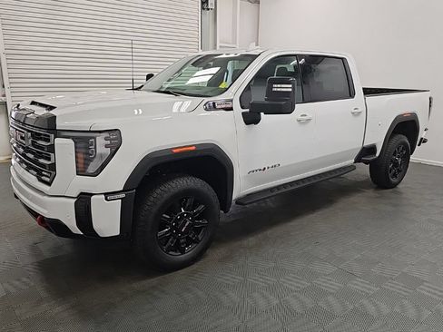 Used 2025 GMC Sierra 2500 AT4 AWD/4WD image 5