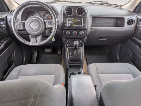 Used 2017 Jeep Patriot Latitude AWD/4WD image 23