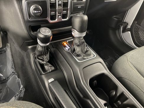 Used 2024 Jeep Wrangler Unlimited w/ Convenience Group AWD/4WD image 31