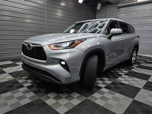 Used 2021 Toyota Highlander LE FWD image 41