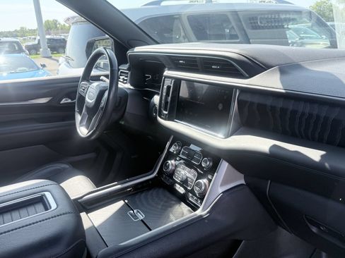Used 2022 GMC Yukon Denali w/ Denali Ultimate Package AWD/4WD image 14