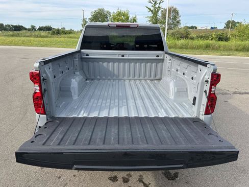 Used 2024 Chevrolet Silverado 1500 LT AWD/4WD image 7